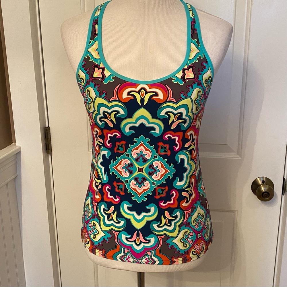 TITLE NINE TOP TANK RACER BACK BLUE WHITE PINK YELLOW FLORAL STRETCH SIZE M